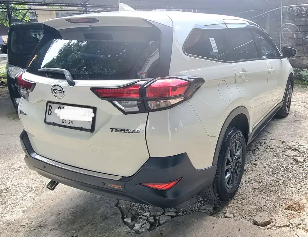 Daihatsu Terios X matic 2018 putih
