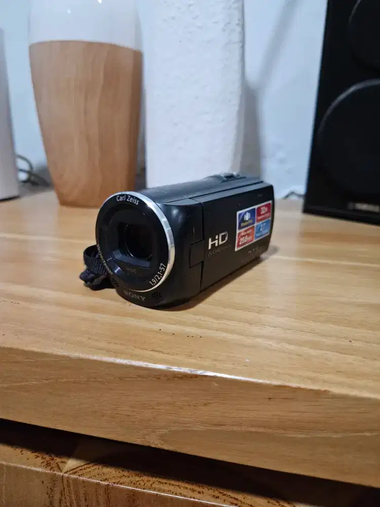 Sony Handycam HDR-CX220E Full HD - Mulus, Charger Original & Tas