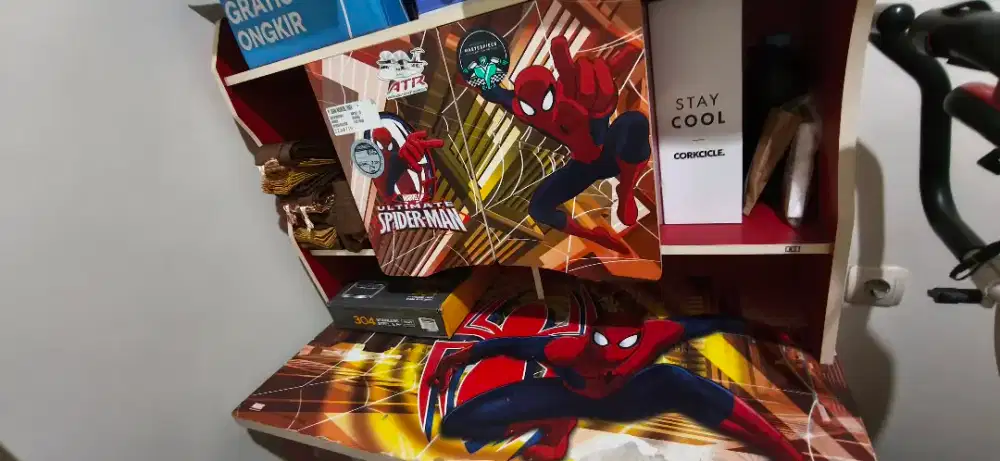 Meja belajar anak merah