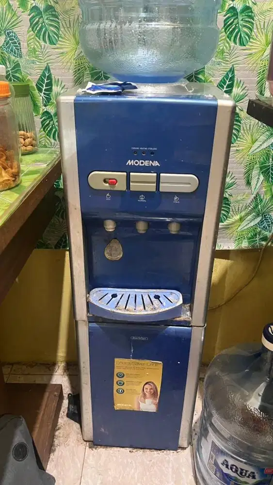 Dispenser merk modena bisa panas bisa dingin normal