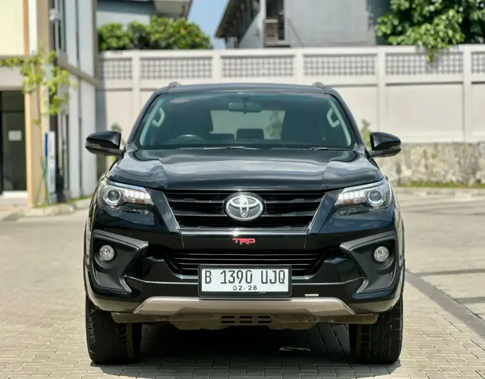 TOYOTA FORTUNER VRZ TRD 2.4 DIESEL AT 2017 LOW KM & SIAP PAKAI