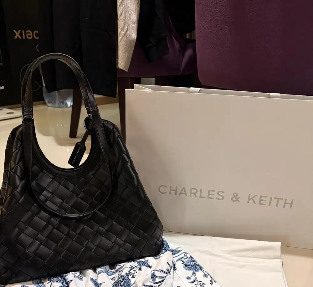 Tas Charles & Keith Like New