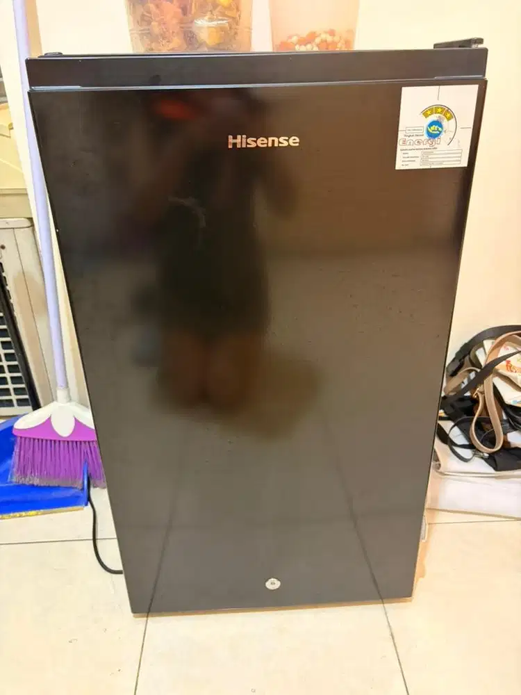 Kulkas hisense 1 pintu HISENSE KULKAS 1 PINTU 95L BLACK -RR125D4IBN