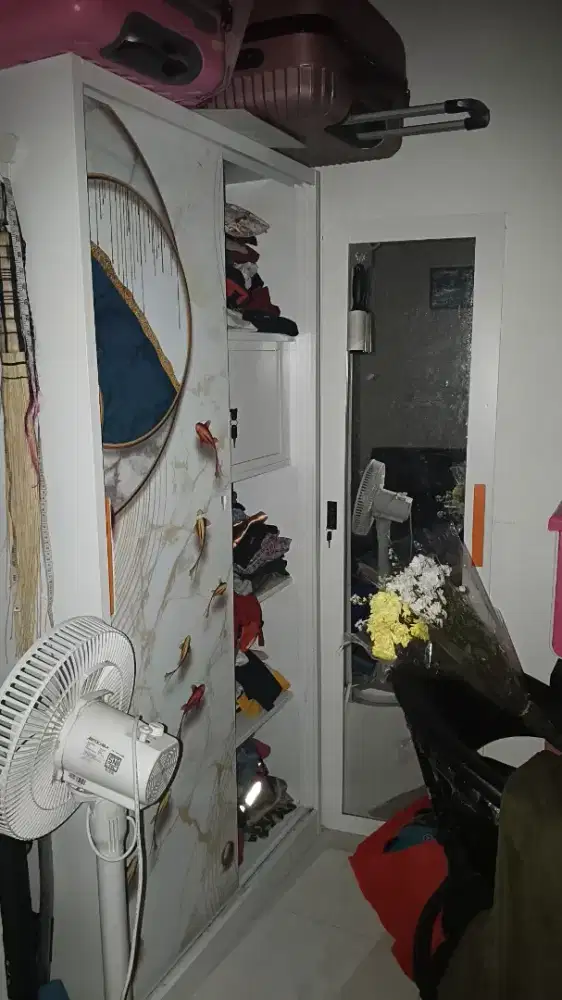 Lemari sleding siapa cepat