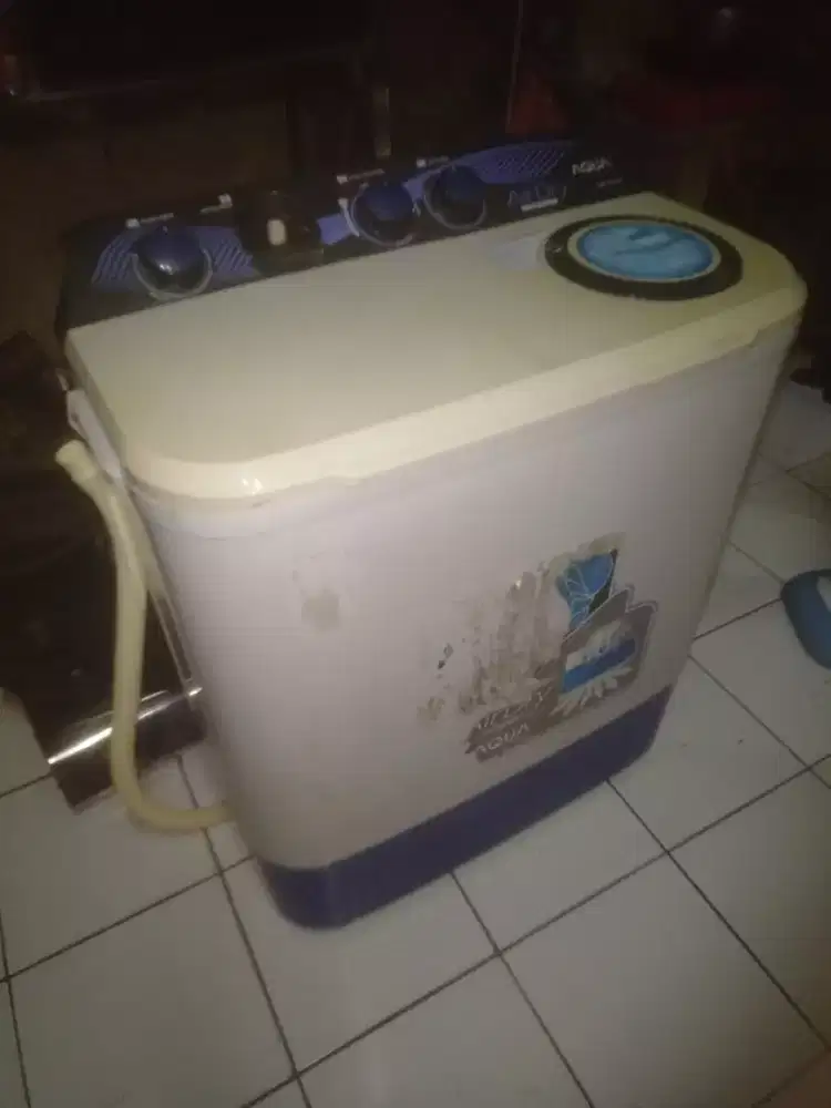 Mesin cuci 2 tabung merk Aqua ,Normal siap pakai.