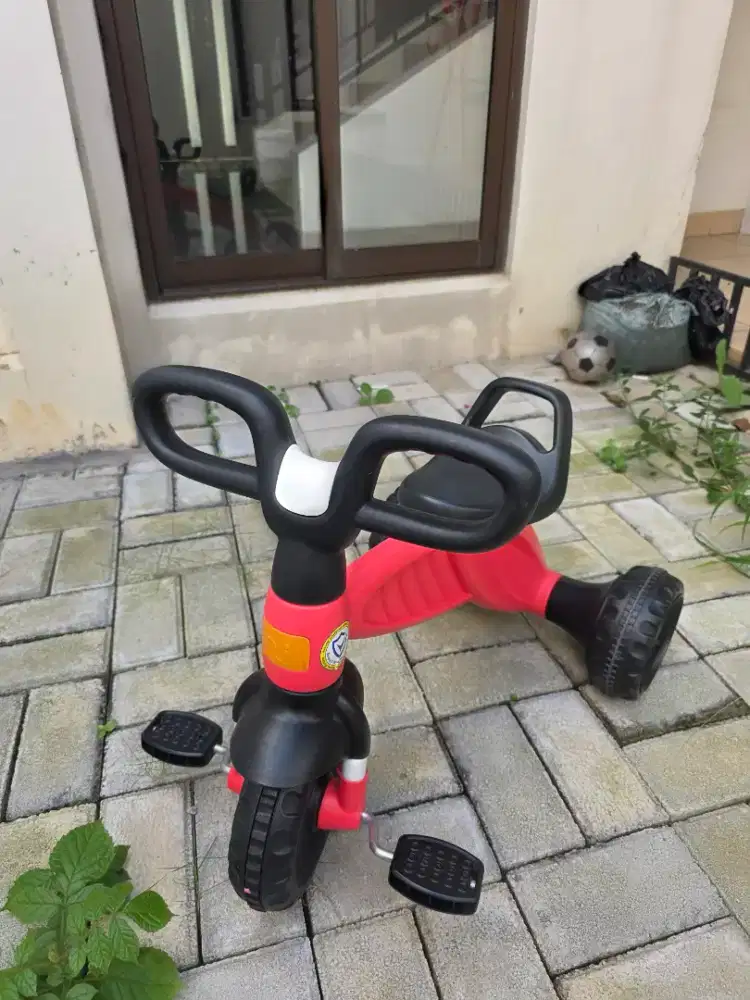 Sepeda roda 4 anak usia 3 tahun