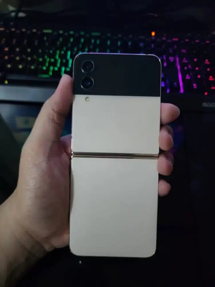 Samsung Z Flip 4 8/256GB Gold