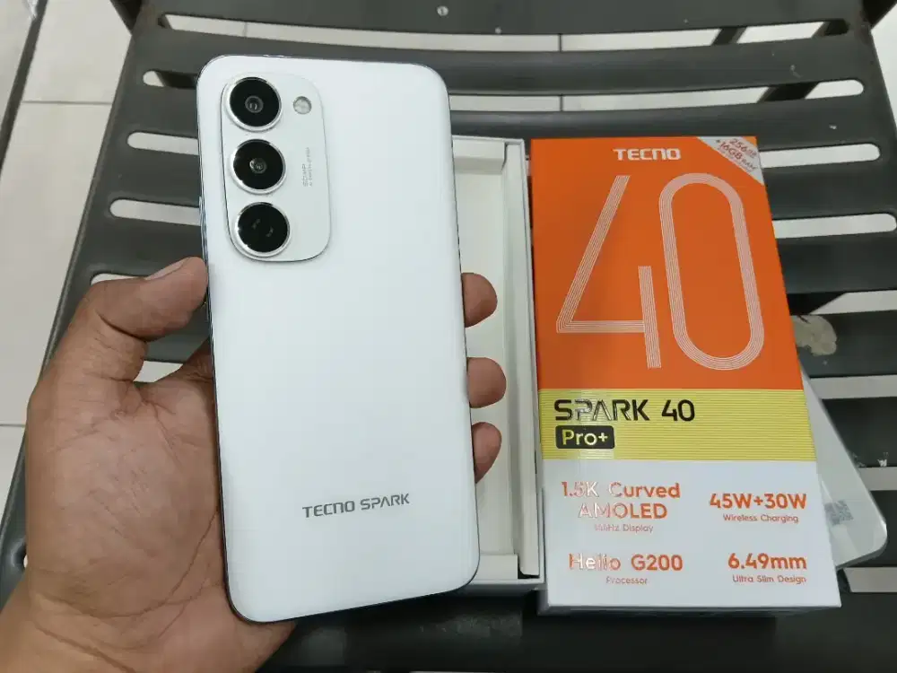 Tecno Spark 40 Pro plus layar curved Ram 8/256gb lengkap mulus