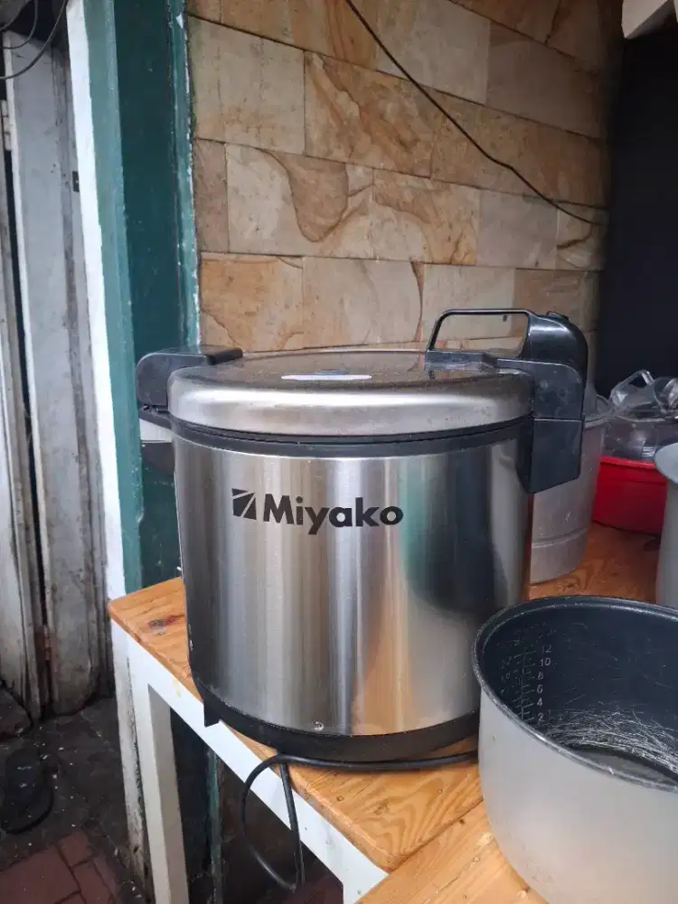 DIJUAL RICE COOKER JUMBO