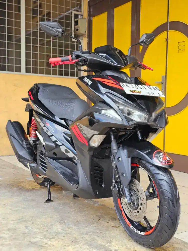Yamaha Aerox / Aerox 155 2017, Warna Black Premium Metalic.