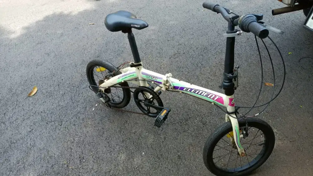 Sepeda lipat Element dash