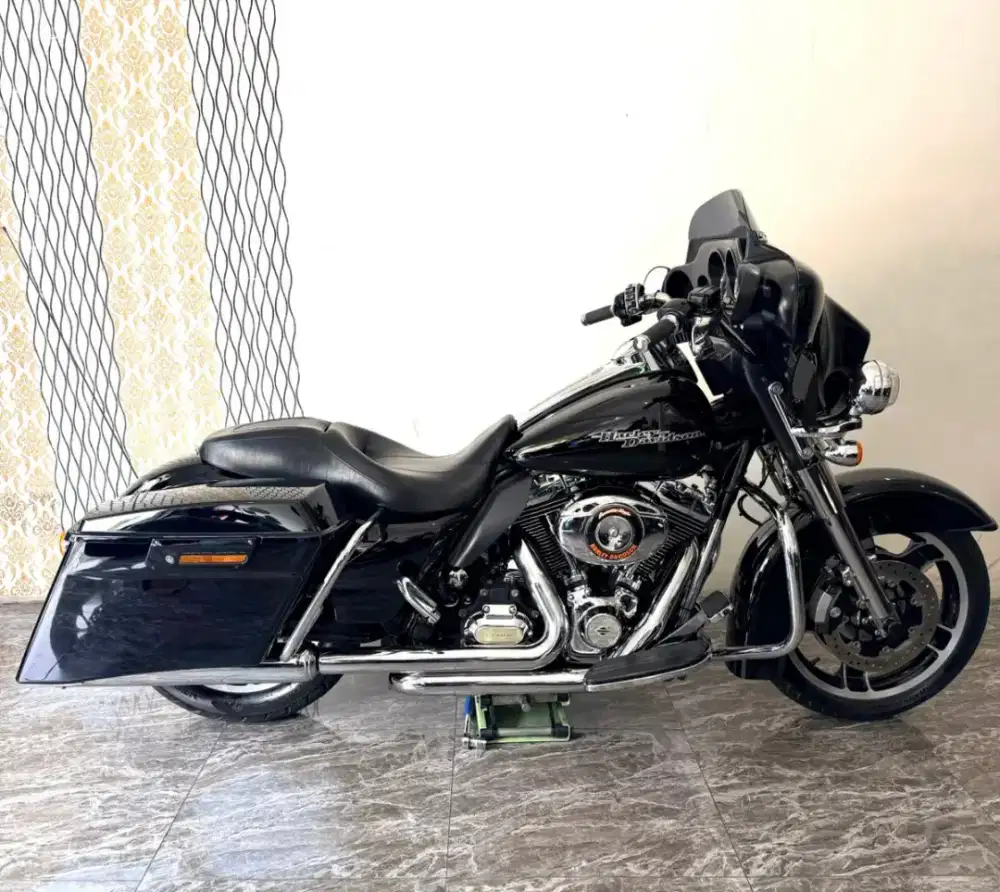 Harley Davidson Street glide 2013 fullpaper no ultra