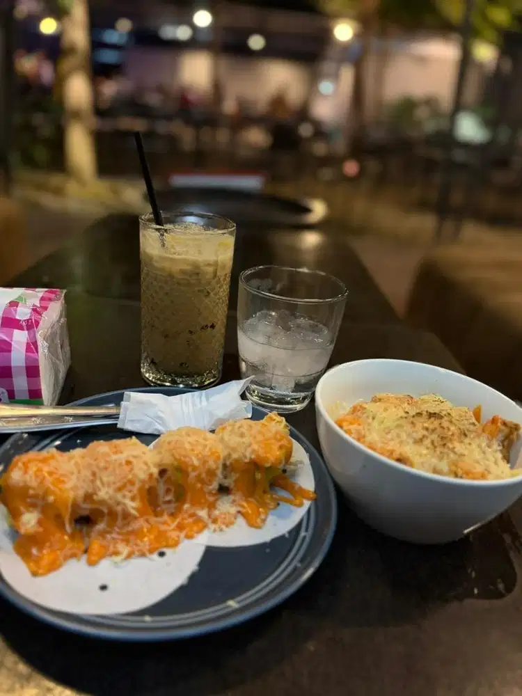 Tukang masak di Cafe