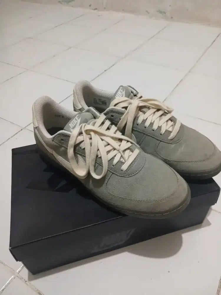 Nike Field General Light Army/Natural size 42