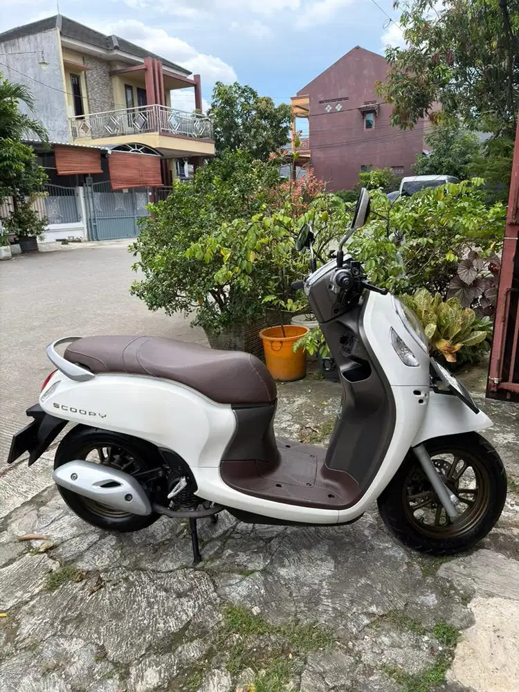 Honda Scoopy prestige white / putih 2023 keyless