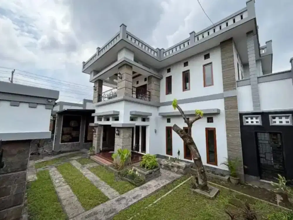 Disewakan Rumah Besar Cocok untuk Kantor Lokasi Dekat JEC