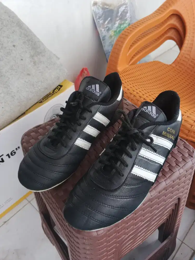 Sepatu Sepak Bola Adidas Copa Mundial