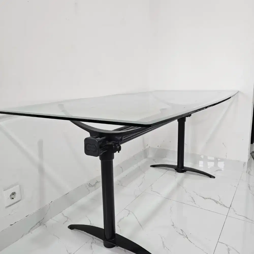 MEJA MAKAN MERK CELLINI