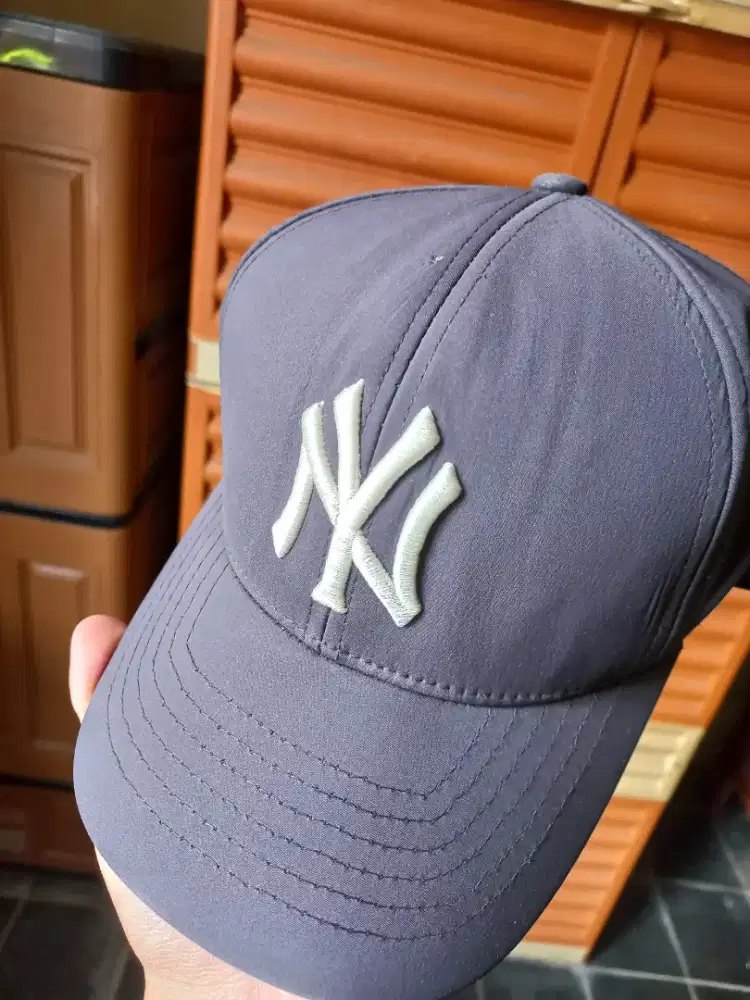 Baseball Cap MLB (Warna navy sudah kusam)