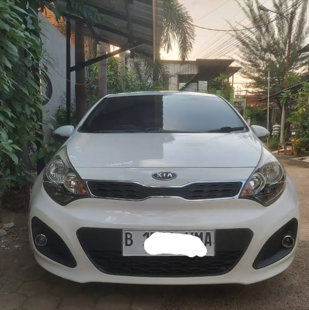 Kia Rio 1.4 SE MT 2012 Putih Terawat