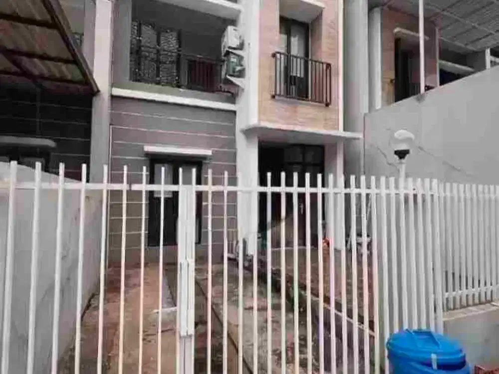 Rumah Gress 2Lt Full Renovasi Siap Huni di Alana Regency Tambak Oso dekat ITS, OER MERR, Galaxy, RS Mitra Keluarga