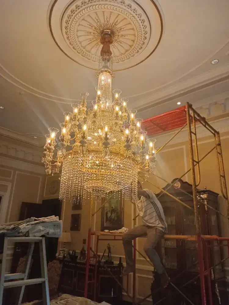 Jasa pemasangan dan service cuci lampu hias kristal