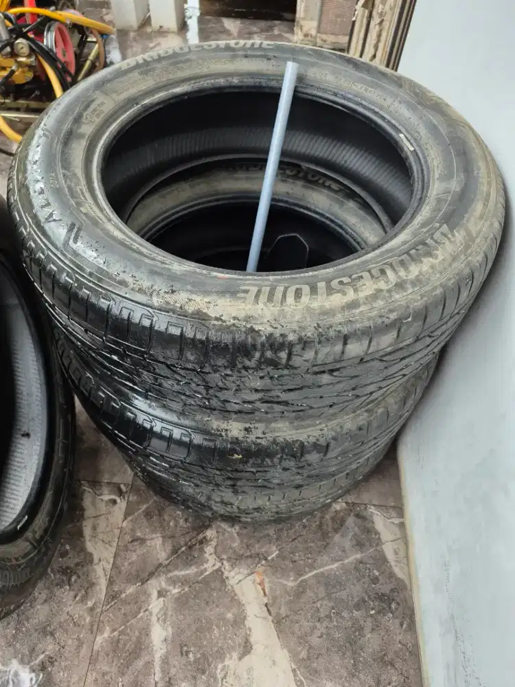 ban bridgestone alenza R17 215/60 rush terios