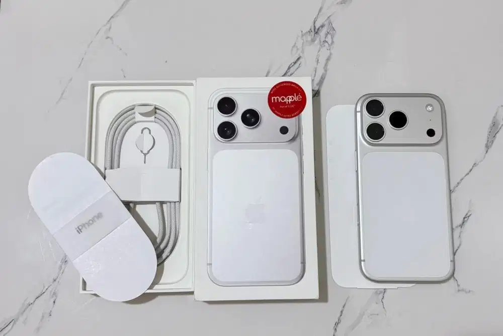 IPHONE 17 Pro Silver