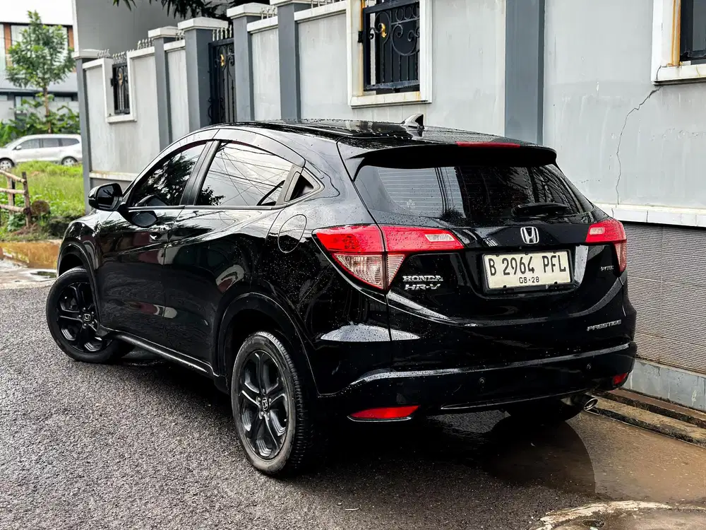 HONDA HR-V PRESTIGE AT 2018 HITAM TDP 15 JT