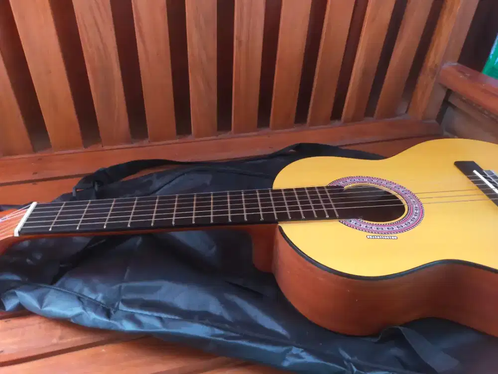 Gitar nylon baru