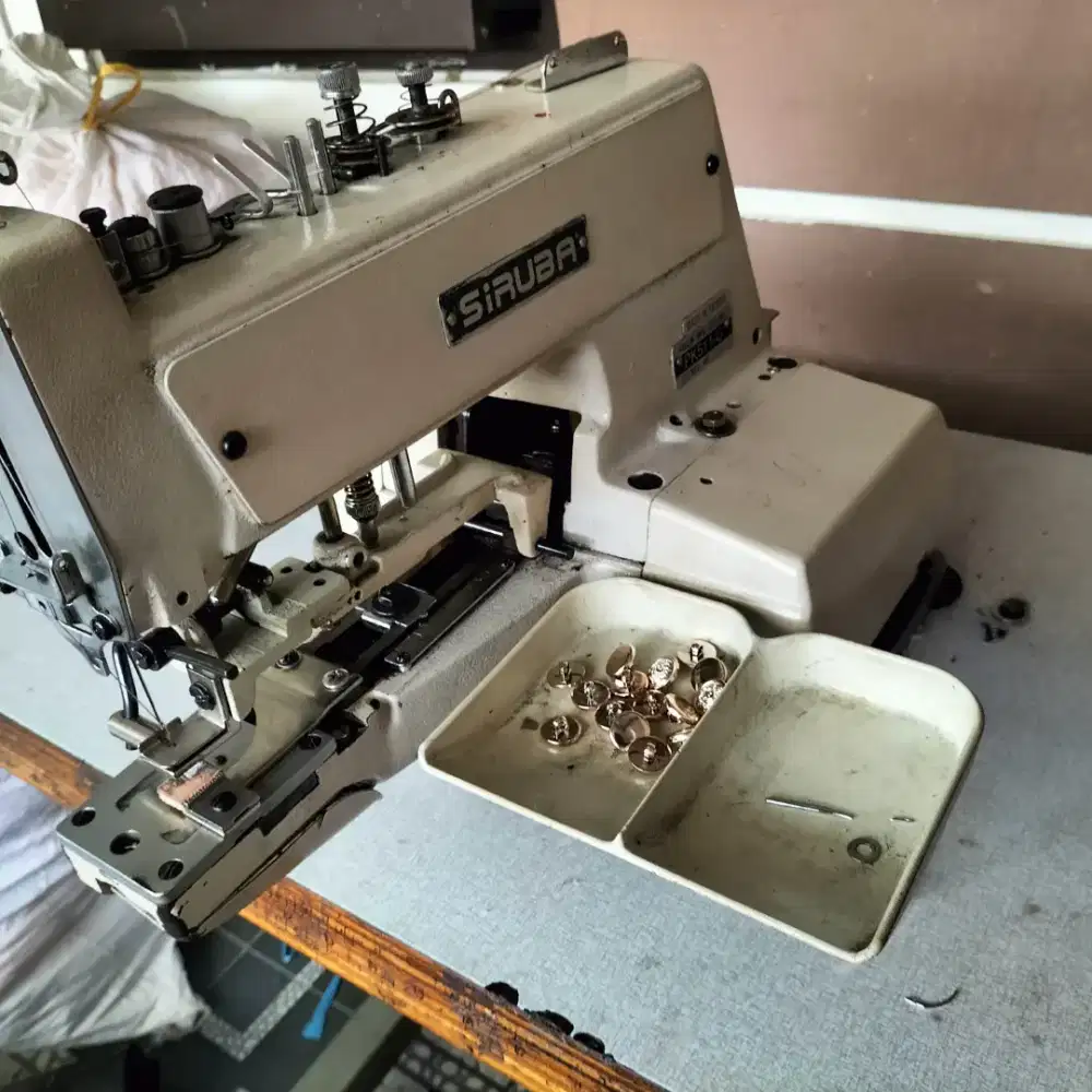 Mesin Jahit Pasang Kancing Siruba