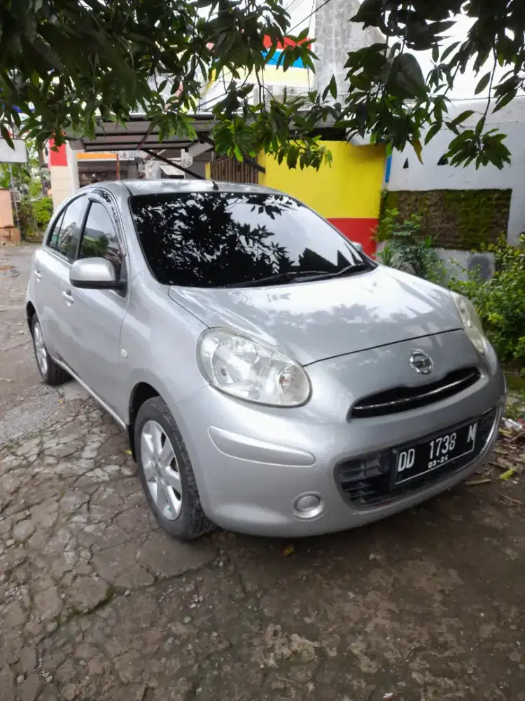 Jual Nissan March th.2011 kondisi siap pakai..