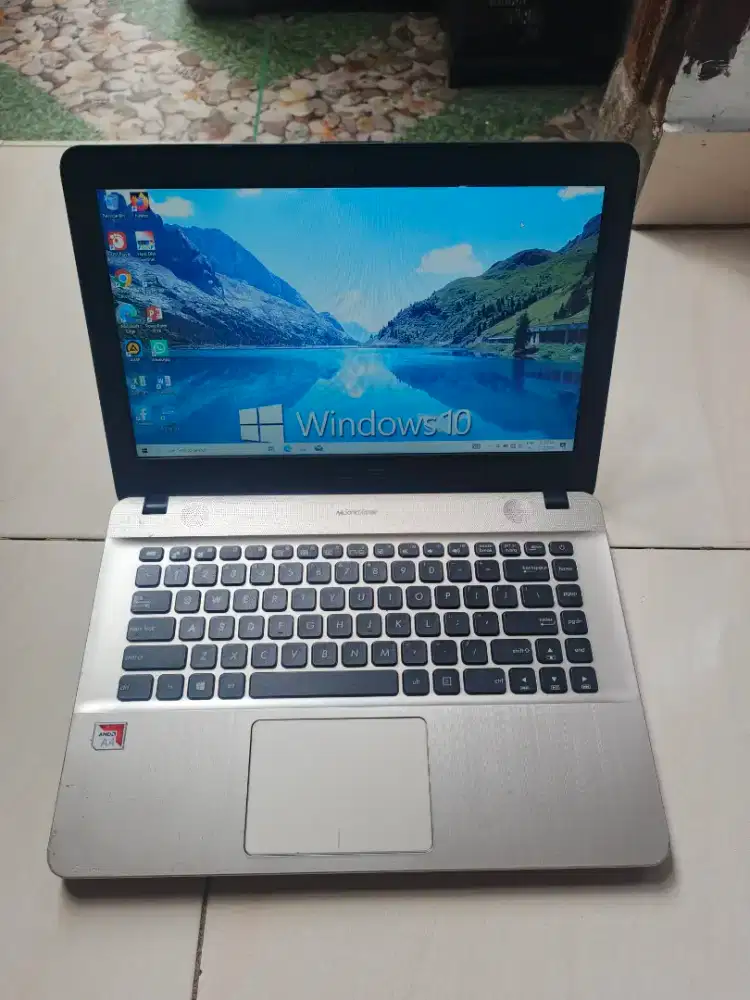 Laptop Asus Amd A4-9125 Ram4gb ddr4 ssd 256gb batre awet no minus(Nego