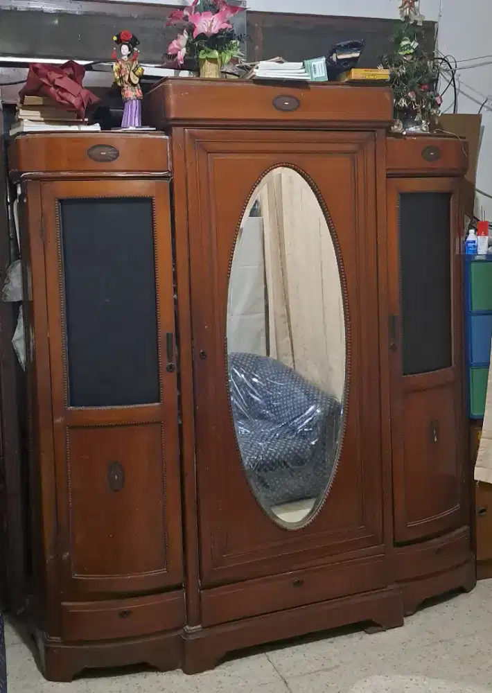 LEMARI PAKAIAN JATI ANTIK KUNO PENINGGALAN BUYUT