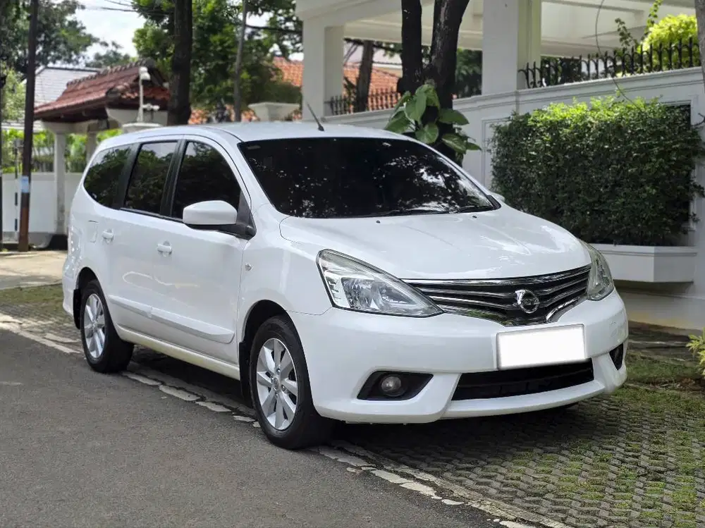 Nissan Grand Livina 2016 XV 1.5 AT Matic Putih