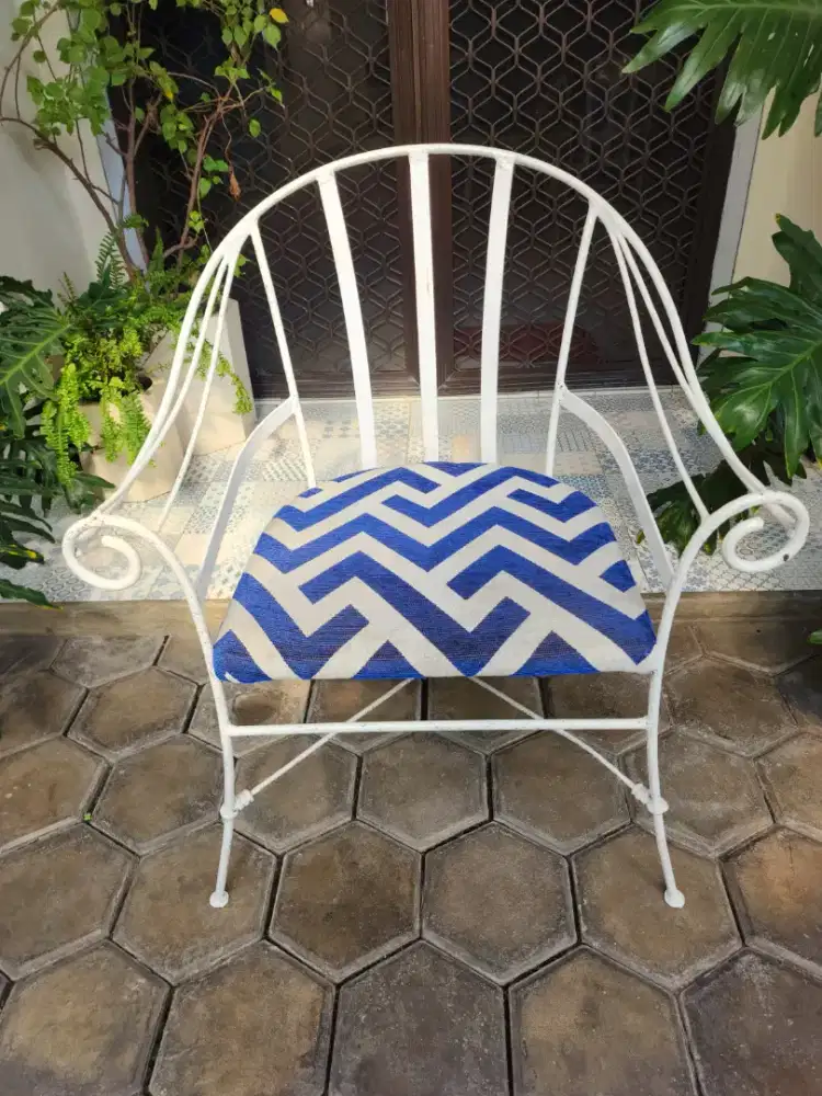 KURSI BESI ANTIK Berat & Kokoh (Sudah Repaint + Kain Import)