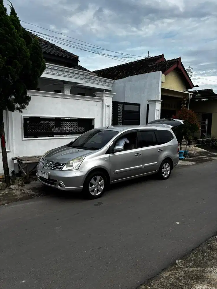 DiJual !!! Grand Livina 1.5 XV Manual Tahun 2010