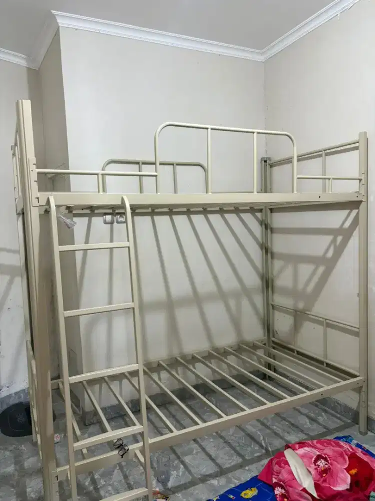 Kasur tingkat informa