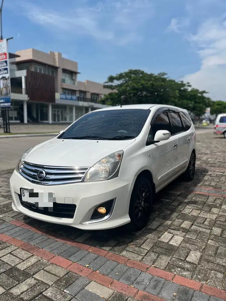 Nissan Grand Livina XV ULTIMATE 2013 Putih (KM LOW LIMITED)