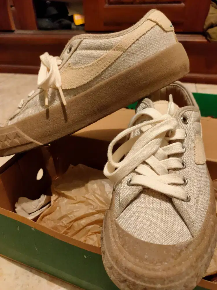 Sepatu Compass Linen Low Sand