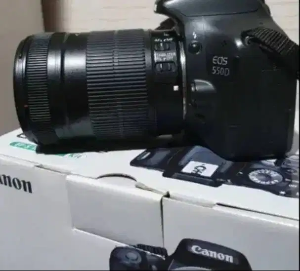 Mulus Canon EOS 550D Kit II: Lens EF-S 18-135 IS