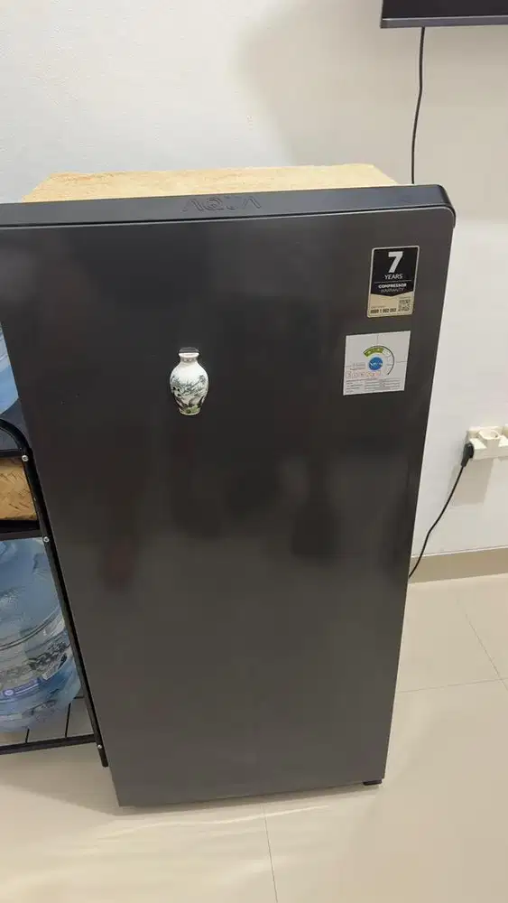 Kulkas / Lemari Es AQUA AQR D-205 Kapasitas 165L- Dark Silver