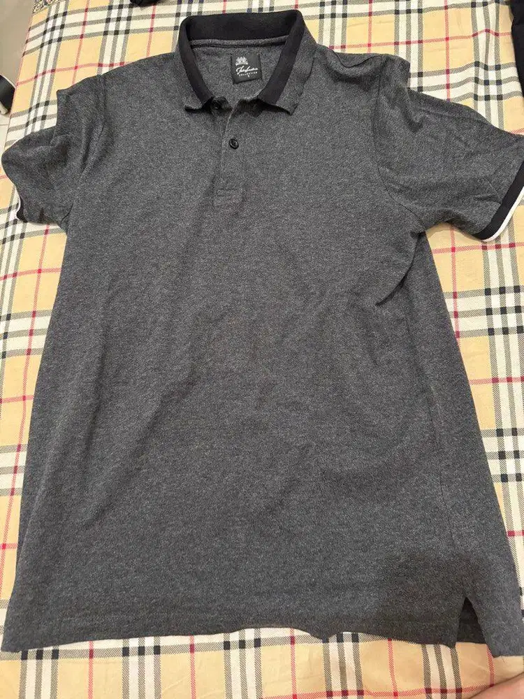 Polo Shirt warna Abu-Abu (Grey) size S, well used, mulus 96%