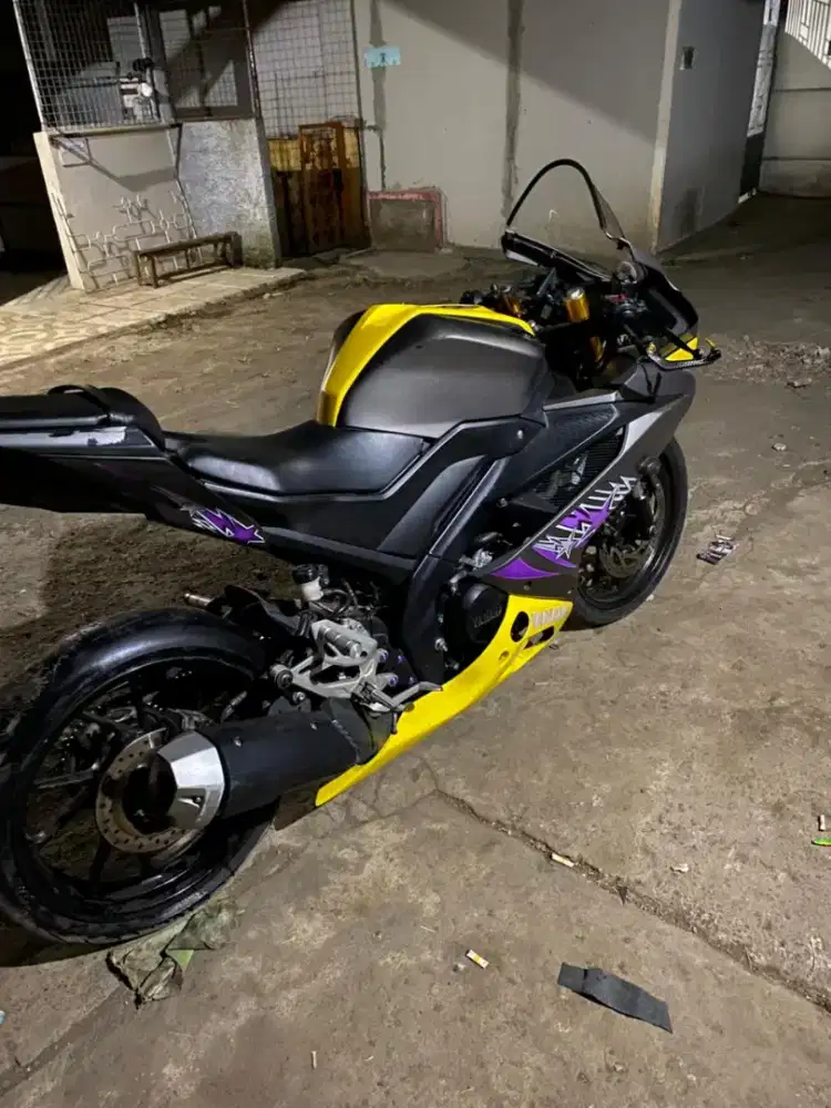 Dijual motor YAMAHA YZF R15 surat komplit motor murah terawat original