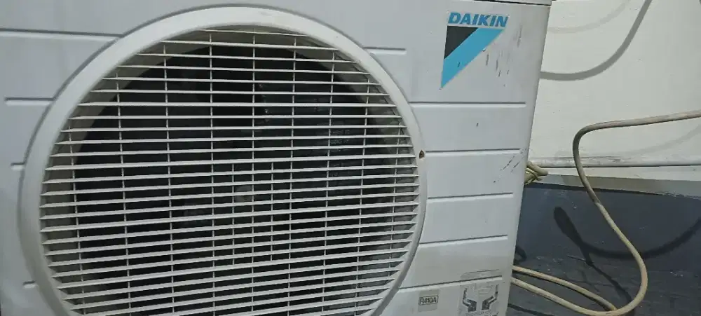 AC Daikin 1,5 Pk Orisinil msh terpsg dingin