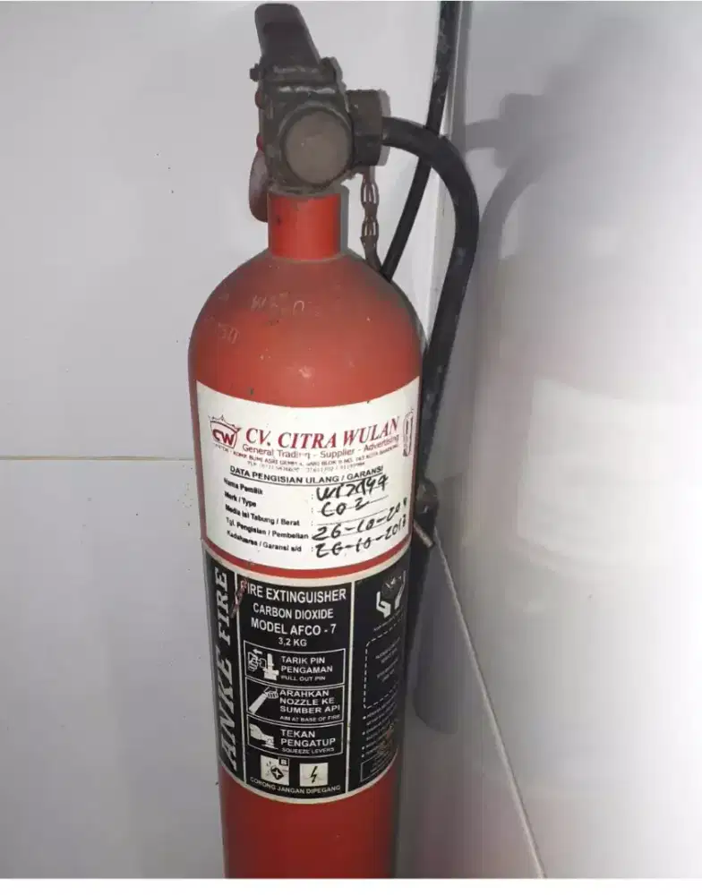 Tabung pemadam bekas