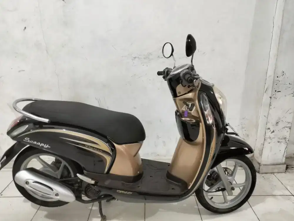 Jual beli scoopy th 2015 samping kompelik Andika hairi motor bjm