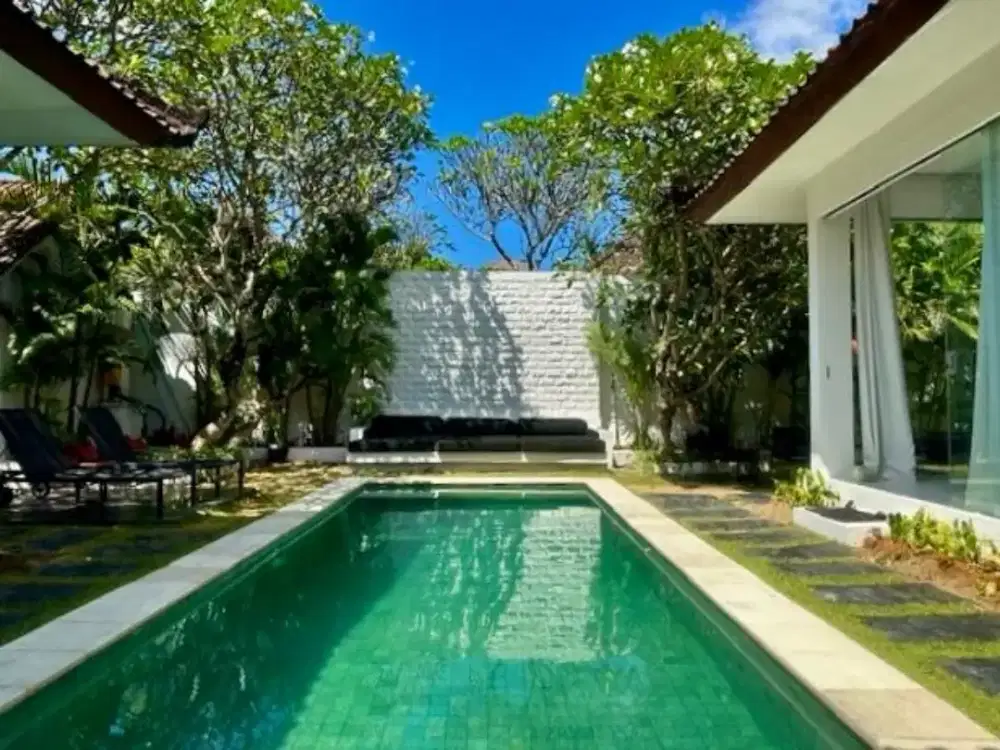 Tropical modern 3 BR villa in Seminyak, Oberoi