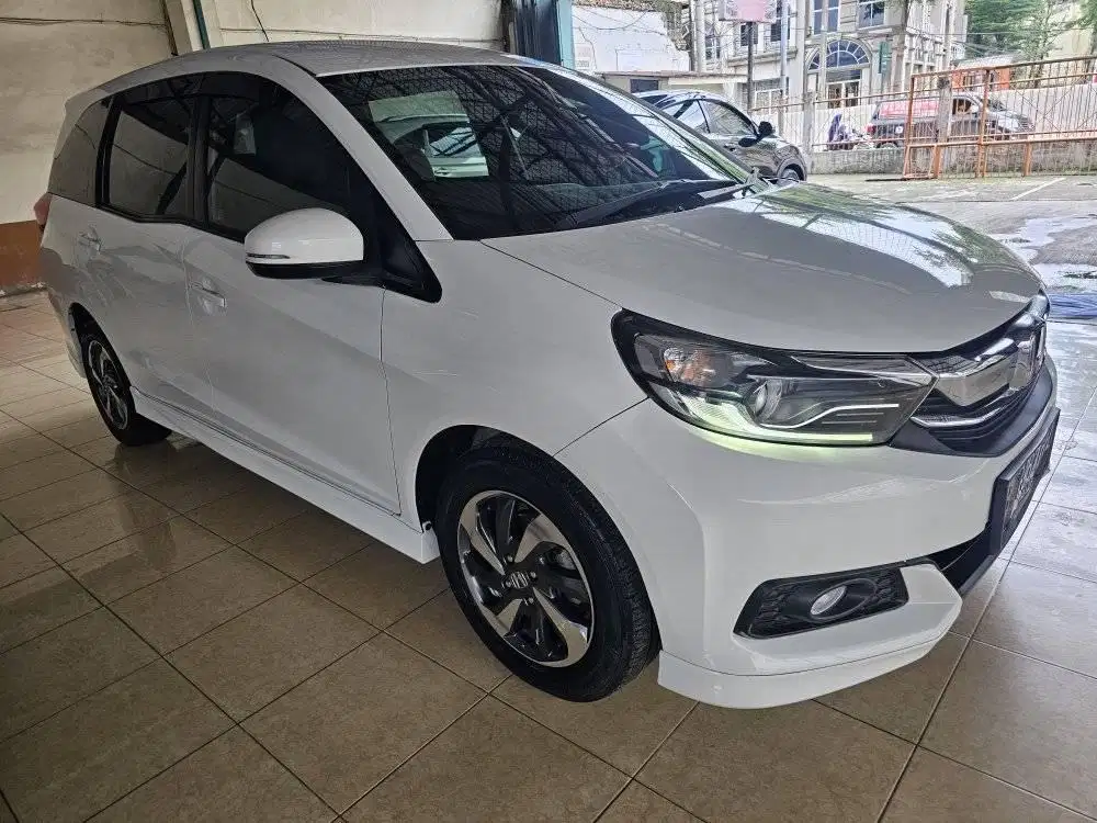 Honda New Mobilio 1.5 E CVT Putih