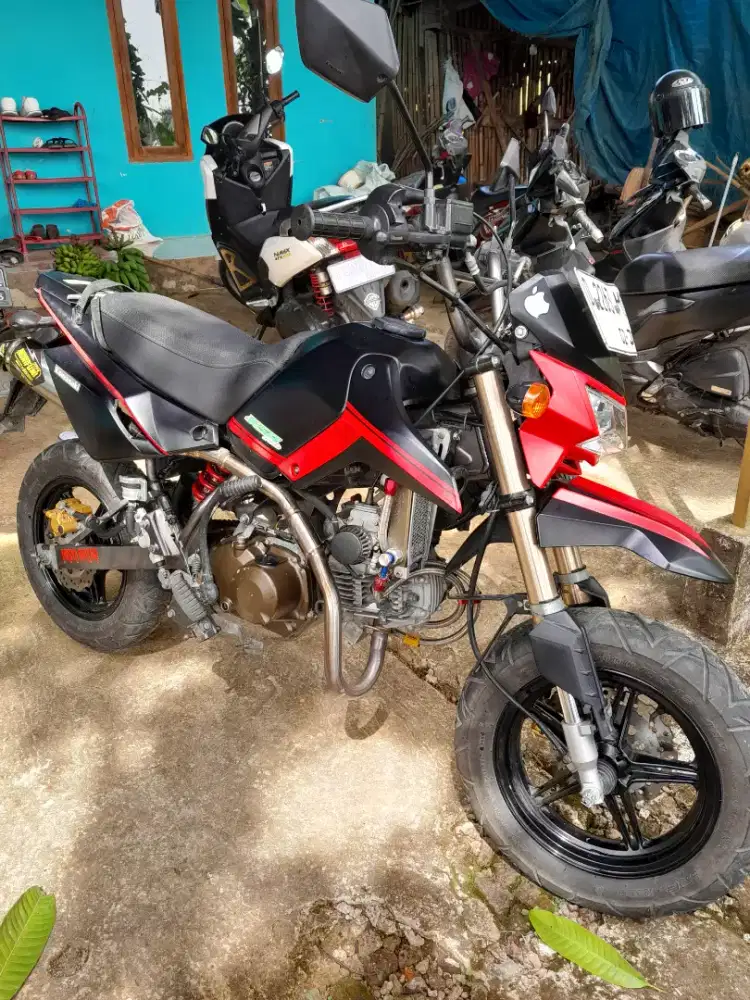 Kawasaki ksr pro cbu thn2014 mulus surat2 komplit kinclong tinggal gas